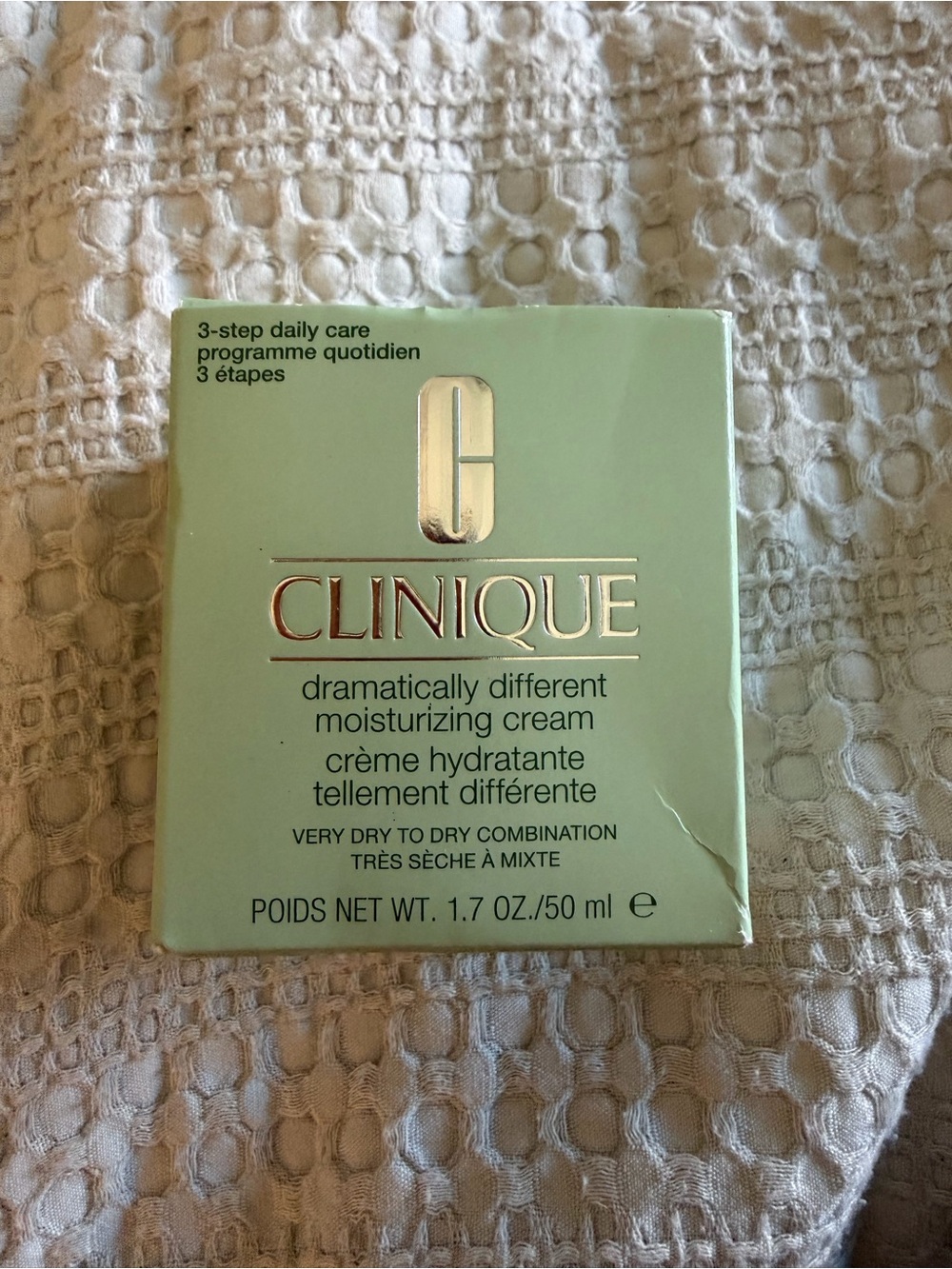 Clinique Dramatically Different Moisturizing Cream - mint green box 1.7 ounces